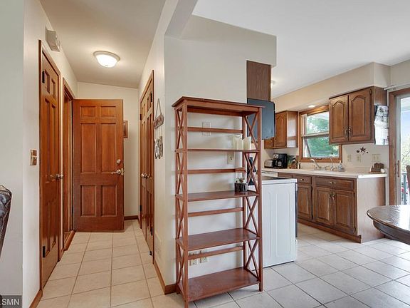 5th image of 245 Glenmoor Ln