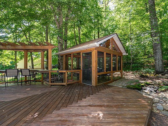 5th image of 3179 Fairoaks Dr