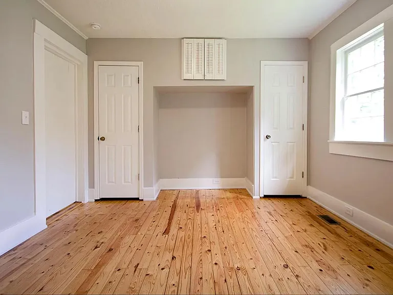 209 Moore Ave — Photo 5