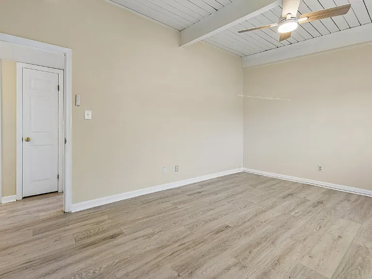 4901 Americana Dr — Photo 24