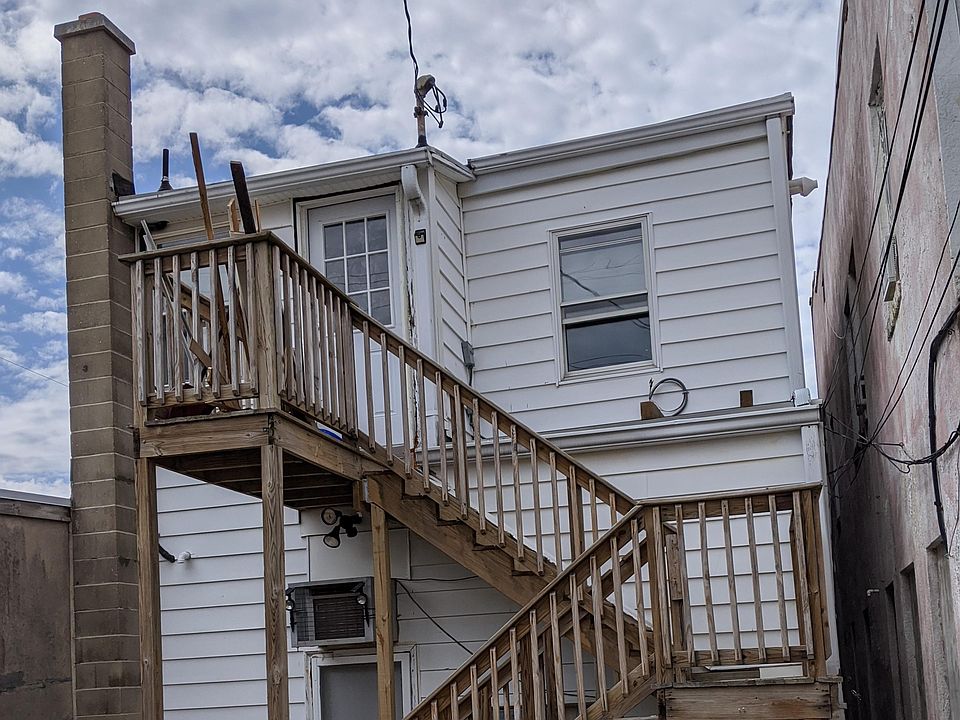 2nd image of 1212 3rd Ave