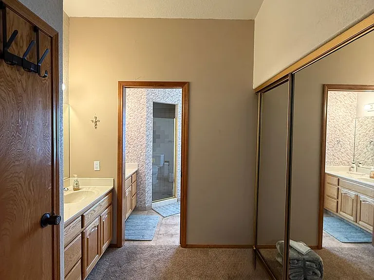 81 Acoma Blvd S — Photo 12