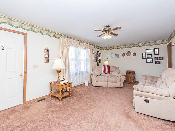 2nd image of 3 Cottonwood Glen Dr