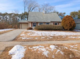 71 Shawmont Ln, Willingboro, NJ 08046