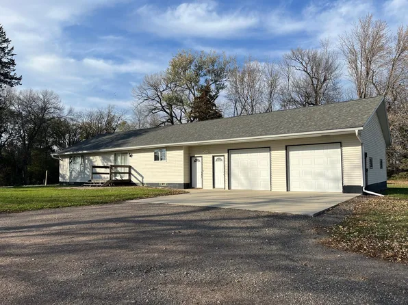 84730 260th St, Renville, MN 56284