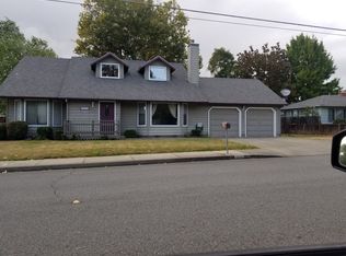 1556 NW Hawthorne Ave, Grants Pass, OR 97526