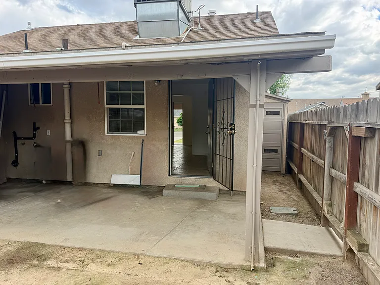 751 Angelus St — Photo 10