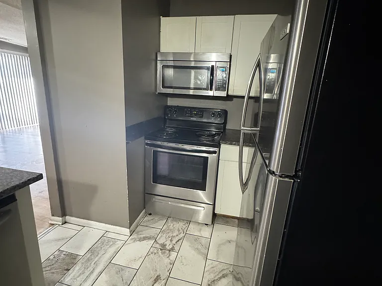2915 Freeman Ave — Photo 3