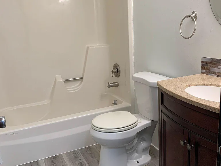 11 Greenbriar Dr — Photo 12