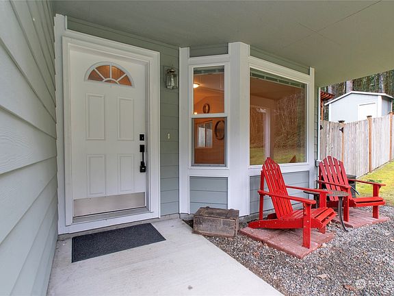 2nd image of 550 SW Hipkins Court