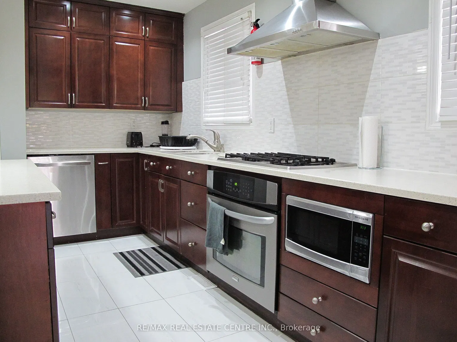 3 bed, $3,000 — Photo 2