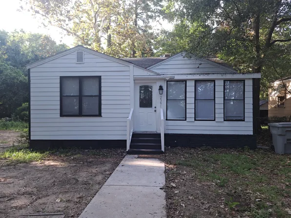 2390 Cambridge Ave, North Charleston, SC 29405