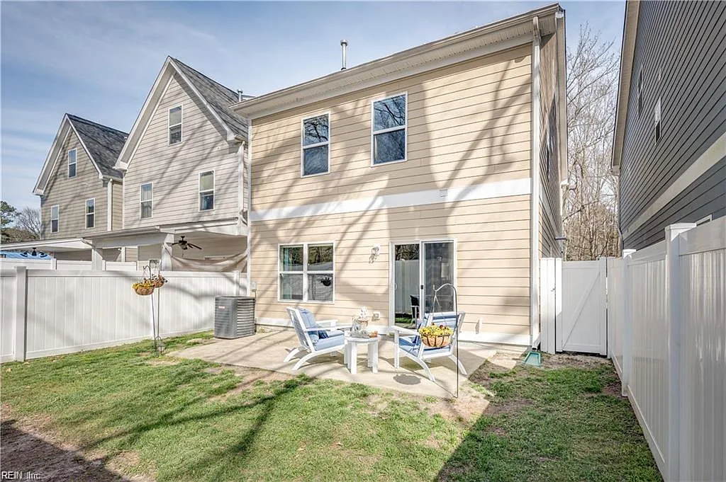 225 Floridays Way - 1 — Photo 3