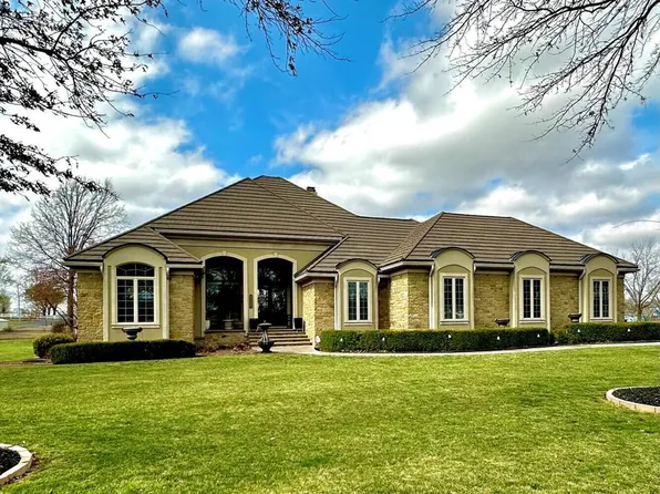 411 Hillside Dr, Chanute, KS 66720