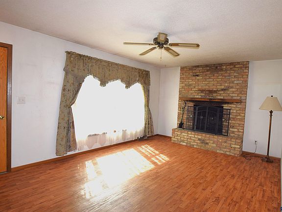 5th image of 704 E Maple St