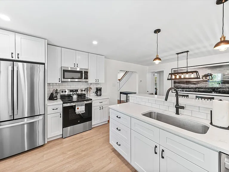 8 Stanton Ave — Photo 22