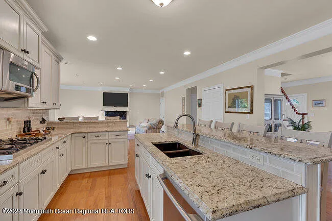 42 Pitney Ave — Photo 22