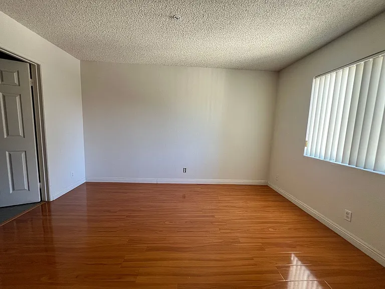 2200 Larch St — Photo 7