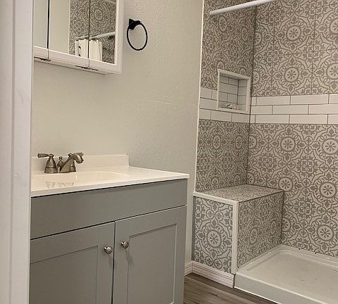 5th image of 302 W Zephyr St