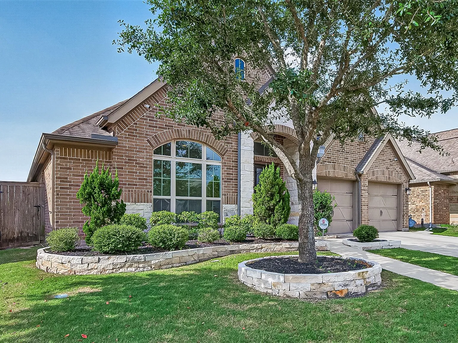 4 bed, 3.0 bath, 2759 sqft, $3,600 — Photo 2