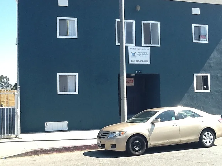 Bourbon Blue - Modern Living Near USC & Downtown LA — Photo 13