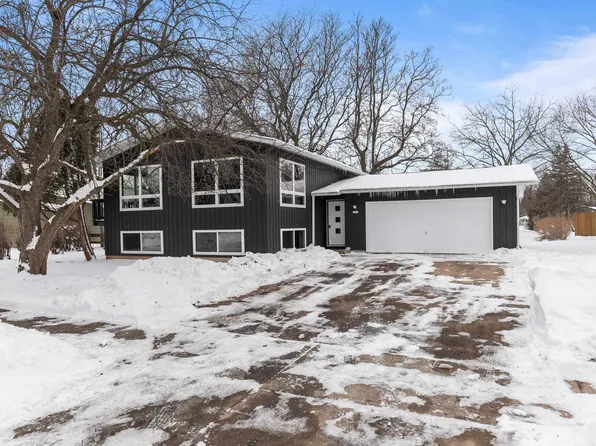 1055 Heritage Trl, Oshkosh, WI 54904