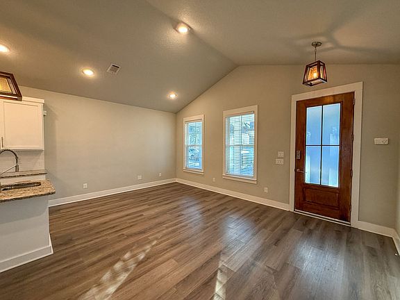 2nd image of 1006 N D St