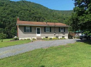 91 Creekside Dr, Jersey Shore, PA 17740