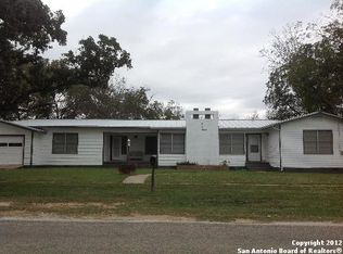 125 River Rd, La Vernia, TX 78121