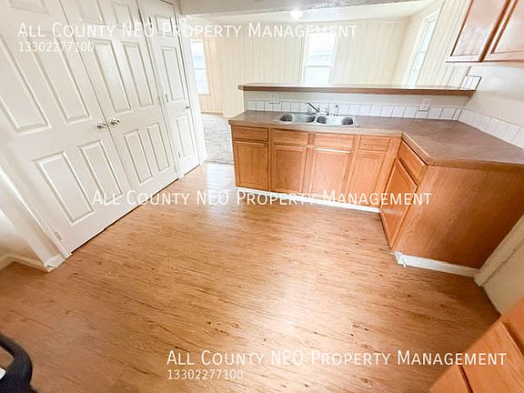 4th image of 470 Allyn St Unit 2