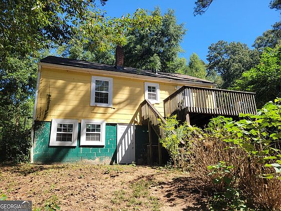 4th image of 2042 Arlington Cir NW