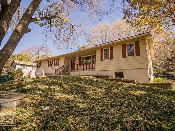 2nd image of 905 Valleyway Dr