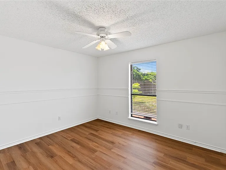 6234 Jessica Dr — Photo 14