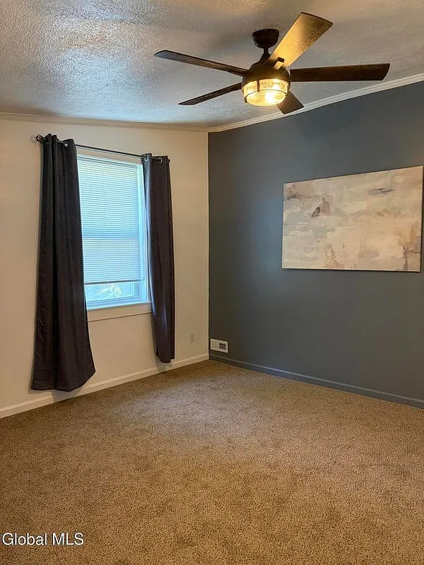 5 bed, 2.5 bath, 2222 sqft, $2,000 — Photo 3