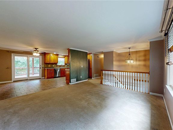 5th image of 313 Meadow Dr