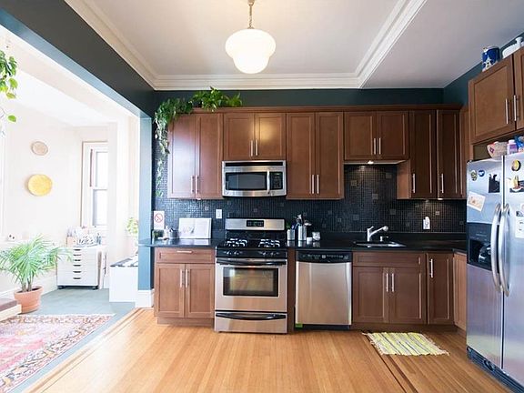 4th image of 1447 Westminster St APT 2B