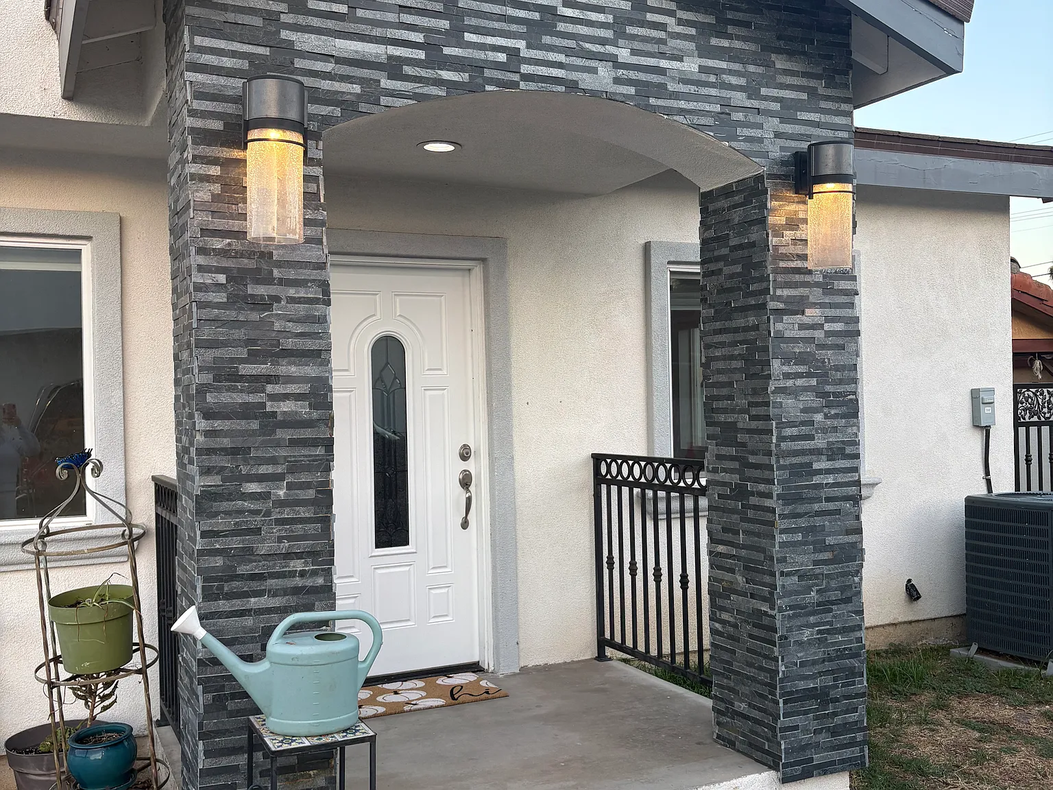 3 bed, 2.5 bath, 2100 sqft, $4,200 — Photo 2