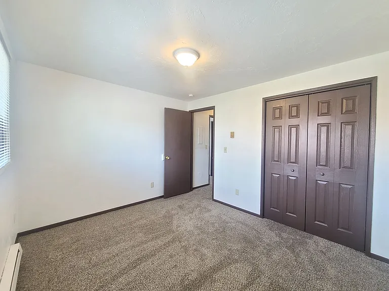 2410-2414 E Queen Ave. — Photo 12