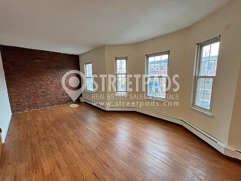 Studio, 350 sqft, $2,000 — Photo 4