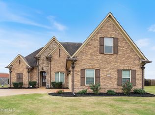 6825 Hawks Crossing Dr W, Olive Branch, MS 38654