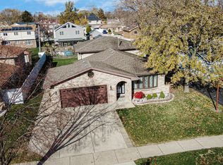 6518 W 83rd St, Burbank, IL