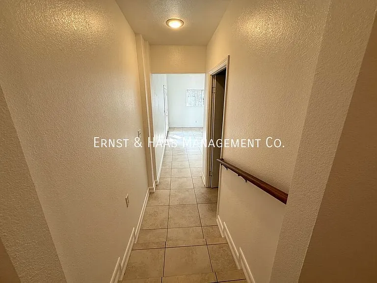 4723 Blackthorne Ave — Photo 11