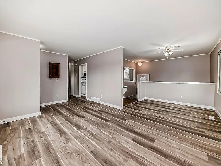 37 Sheridan Dr — Photo 6