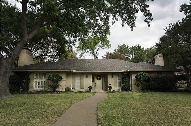 1st image of 2418 Sherwood Dr