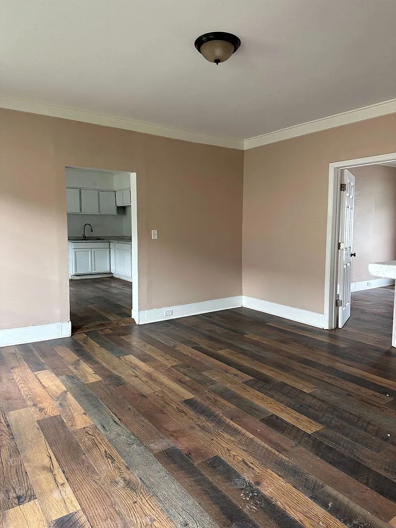 Charming 3-Bedroom, 1-Bathroom Home with Fenced Yard — Photo 4