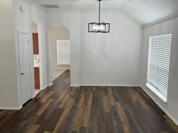 3860 Gillespie Dr, Carrollton, TX 75010