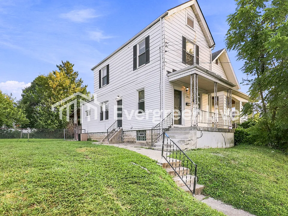 1711 De Armand Ave