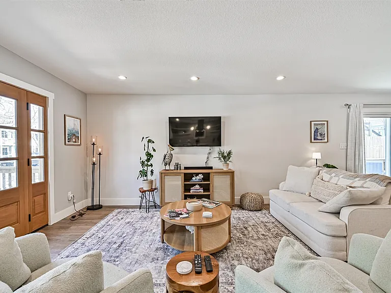 1615 Avenue L — Photo 12