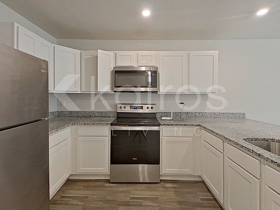 5th image of 880 Whispering Creek Ave