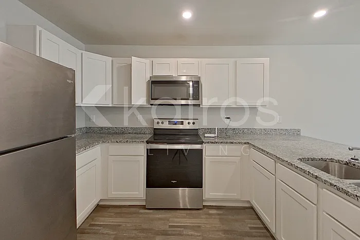 880 Whispering Creek Ave — Photo 5